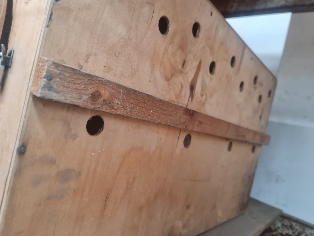 MB3-30 Wooden Animal Carrier