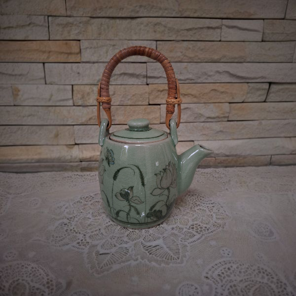 BAAN CELADON TEA POT