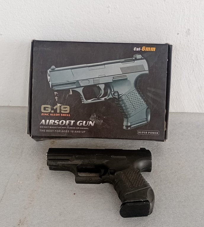 G19 Style Airsoft Gun (6mm BB) with Box