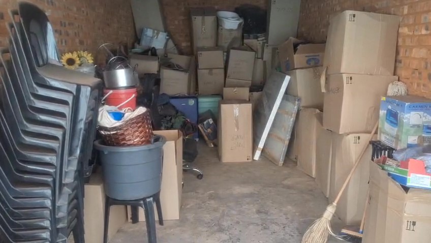 5 - Plastic Chairs Unit