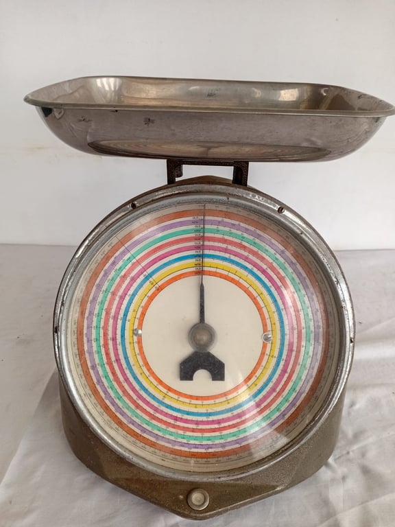 Vintage Mechanical Kitchen Scale