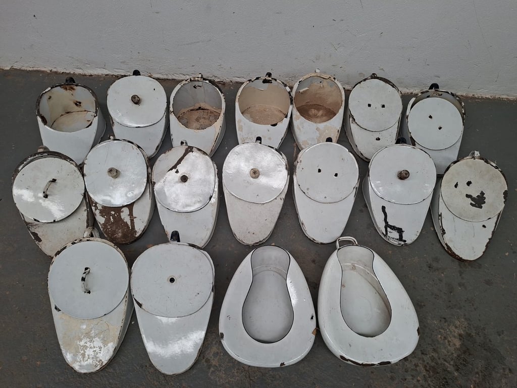 Large Mixed Lot of Vintage Enamel Bedpans