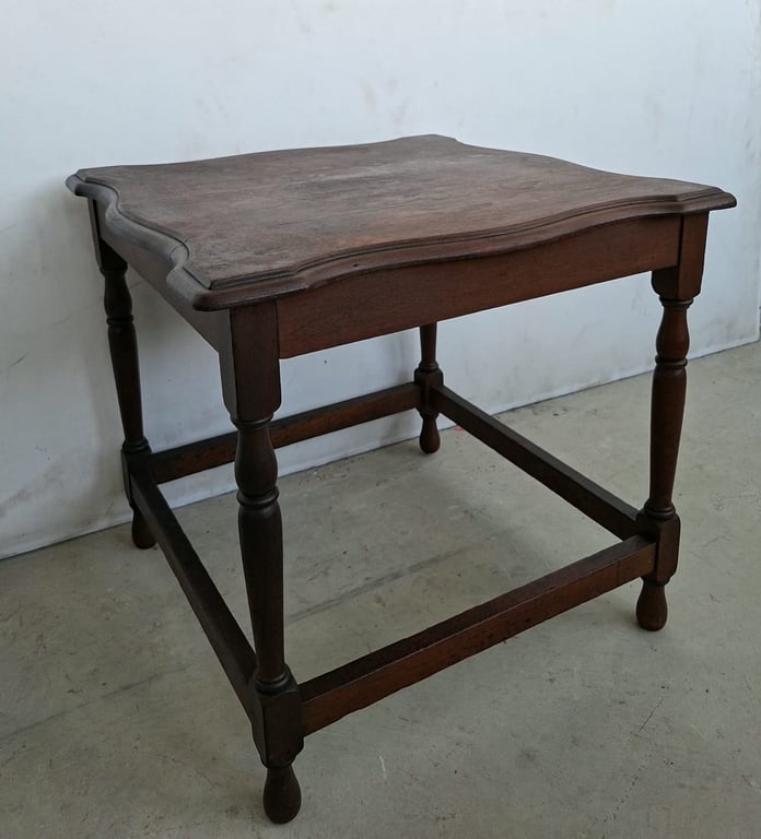 Antique-Style Solid Wood Occasional Table with Stretcher Base