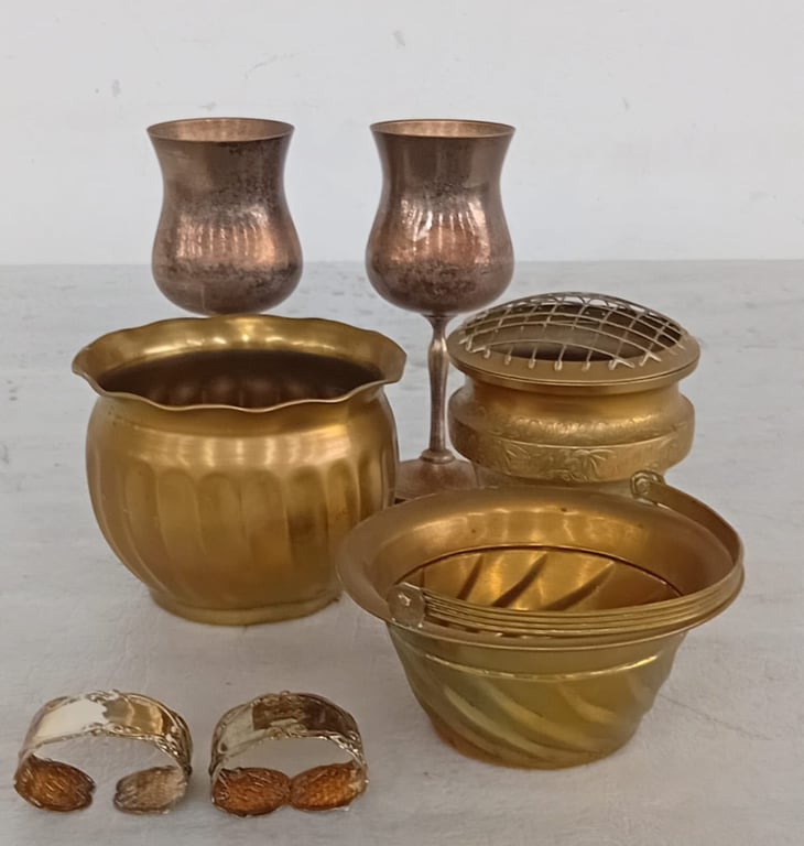 Joblot of decorative mixed metal décor and tableware