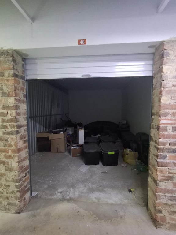 Lot 8 Wheelburrow Unit