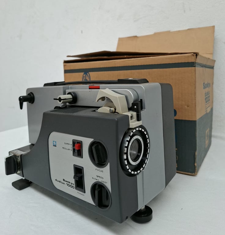 Sankyo Super 8 / 8mm Film Projector