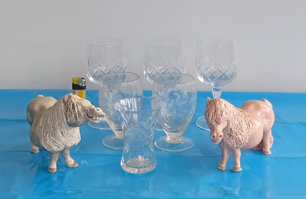 Mixed Lot – Cut Crystal Style Drinking Glasses with Decorative Horse Figurines