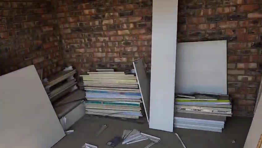 15 - Shelving Unit