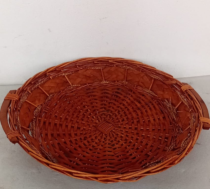 Round woven wicker serving basket