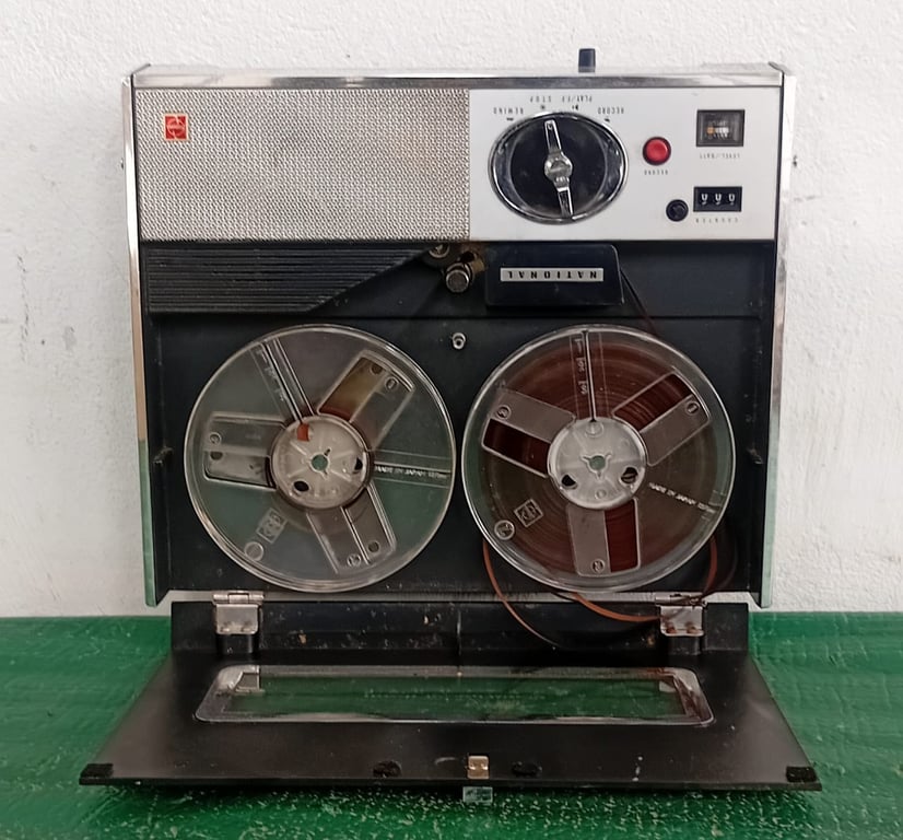 Vintage National Reel-to-Reel Tape Recorder / Player