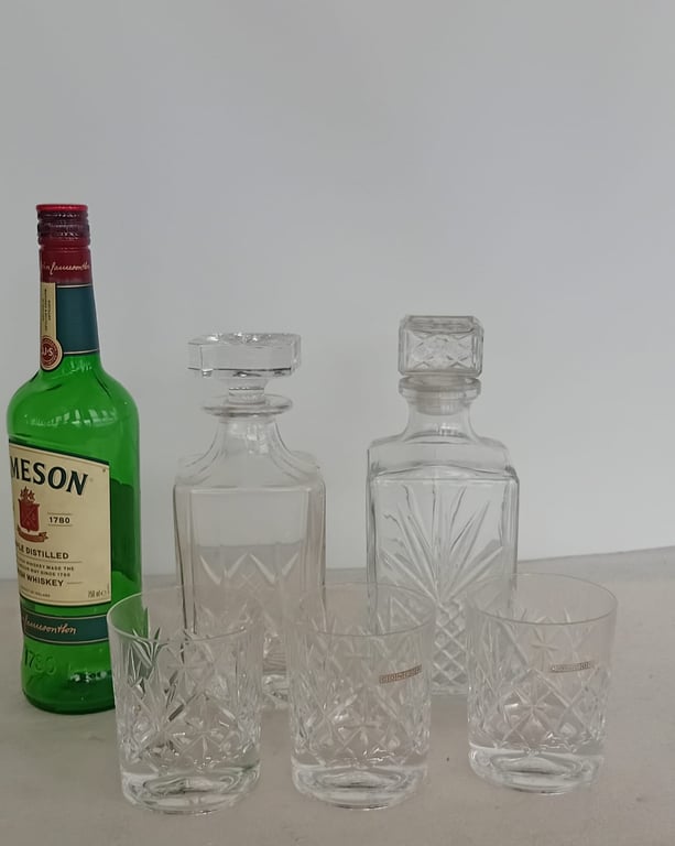 Cut Crystal Whiskey Set – 2 Decanters + 4 Glasses