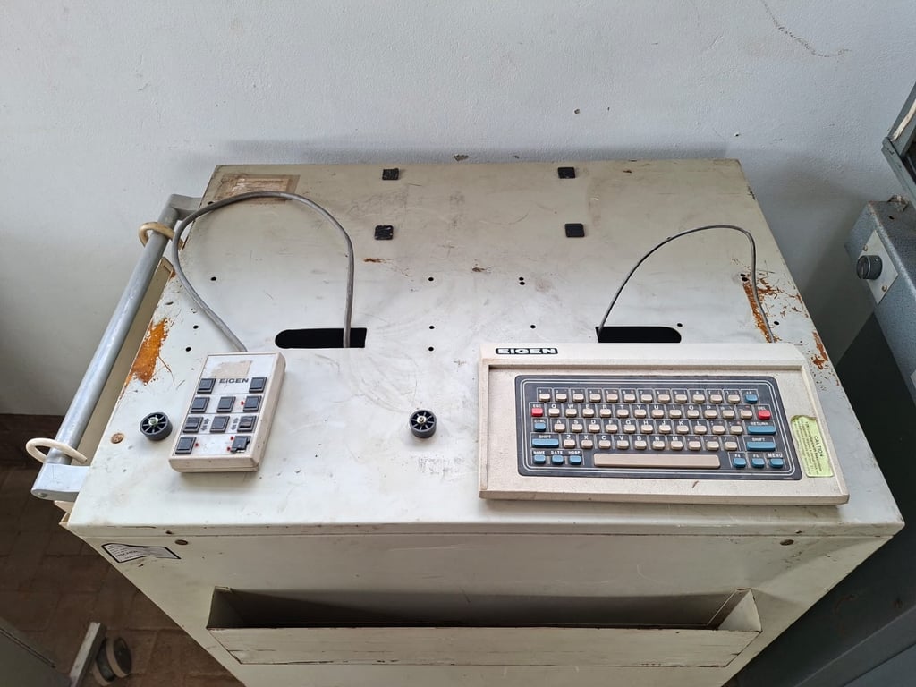 Vintage Medical Polygraph / Physiological Monitoring Console