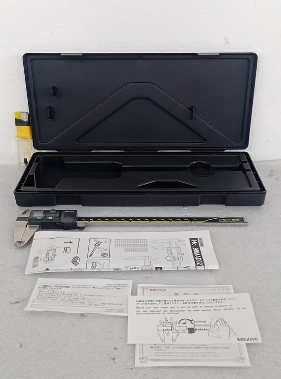Mitutoyo Absolute Digital Vernier Caliper (with Case & Manuals)