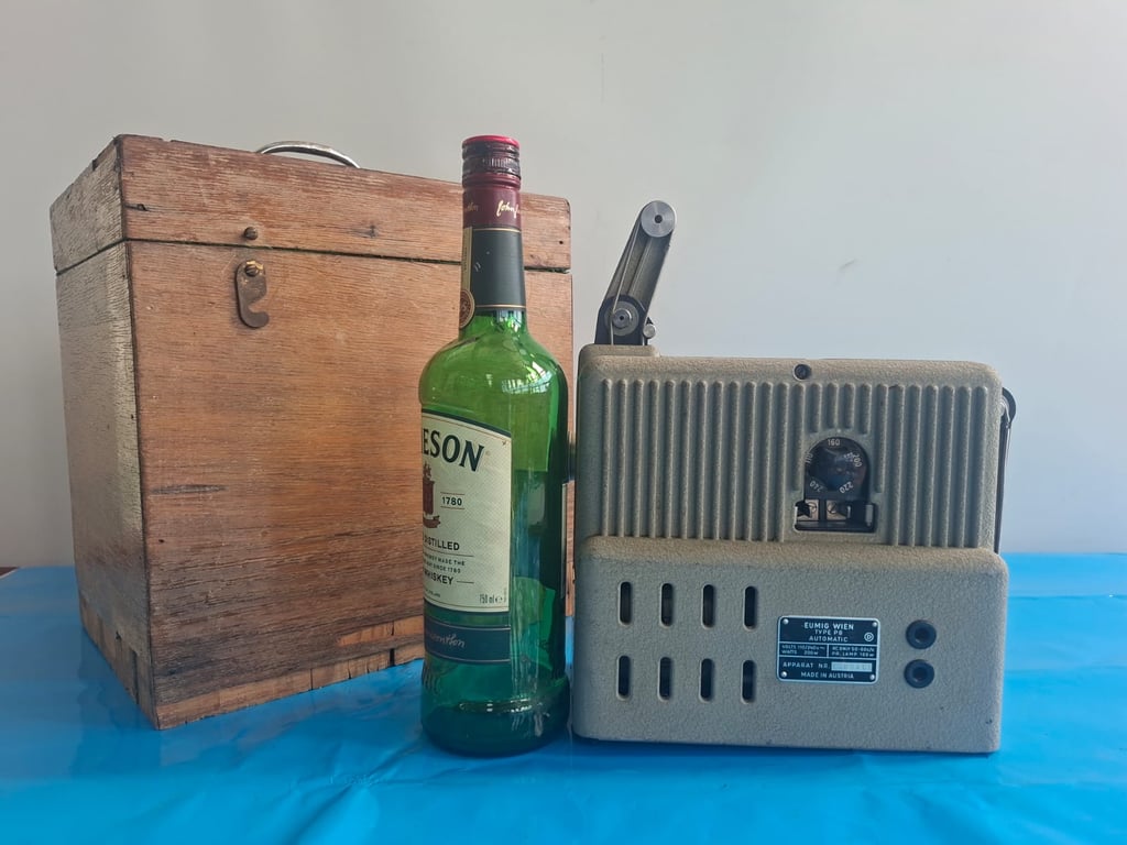 Vintage Euming P8 Automatic Movie Projector