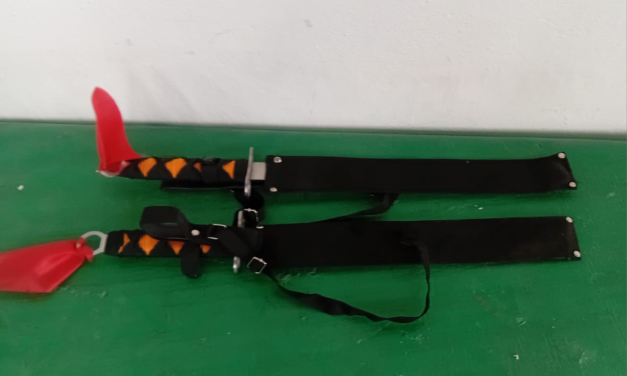 2 X Knives Swords