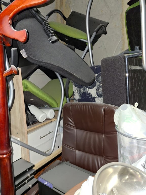 Lot 9 Coatrack Unit