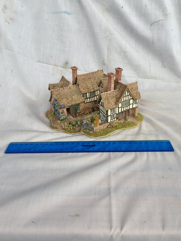 Lilliput Lane Collectable Cottage - The Almonry