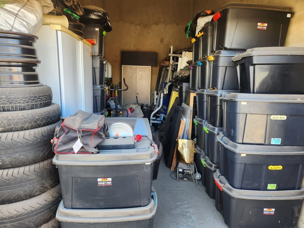 Lot 10 Storage Containers Unit