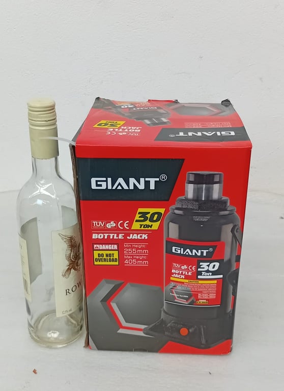 Giant Bottle Jack 30 Ton