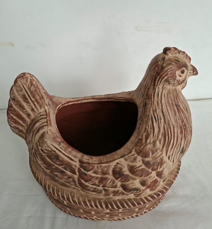 Rustic Ceramic Hen Planter / Decorative Pot  Description: