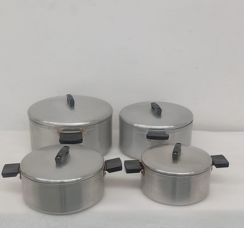 Joblot Of Four Hart Pots