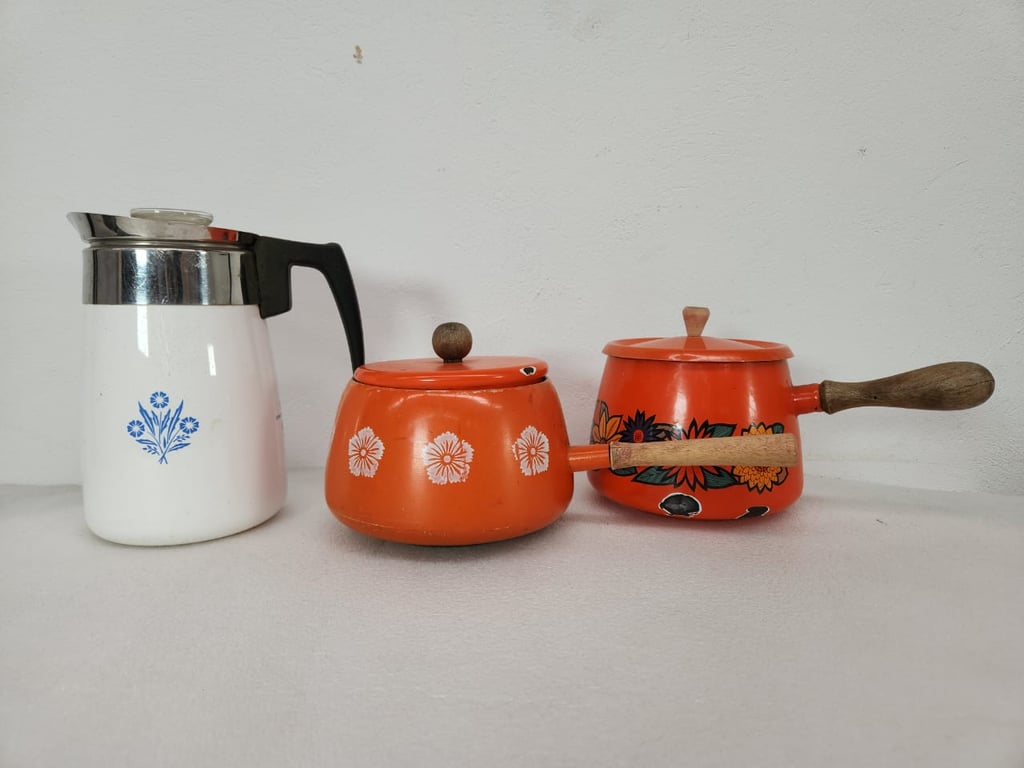 Joblot Of Vintage Pots & Kettle