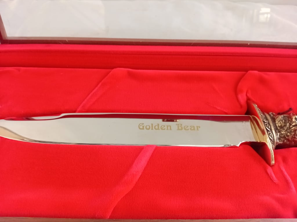 Model 1877/5000 Kershaw “Original Golden Bear” Bowie Knife Display
