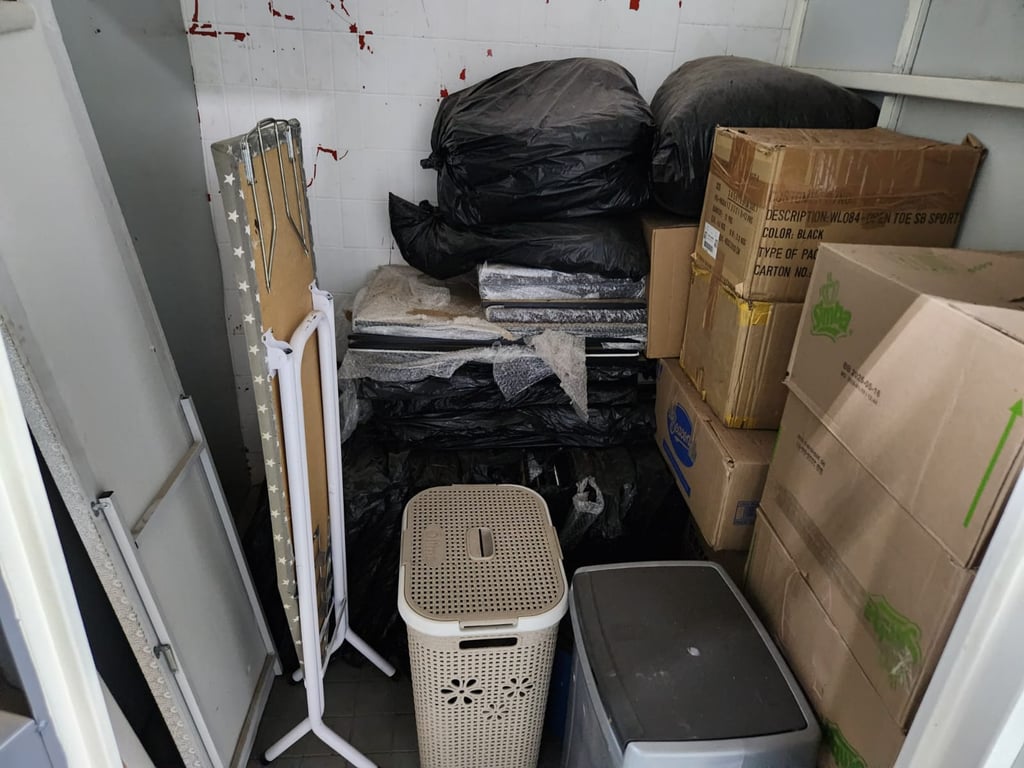Lot 6 Boxes Unit