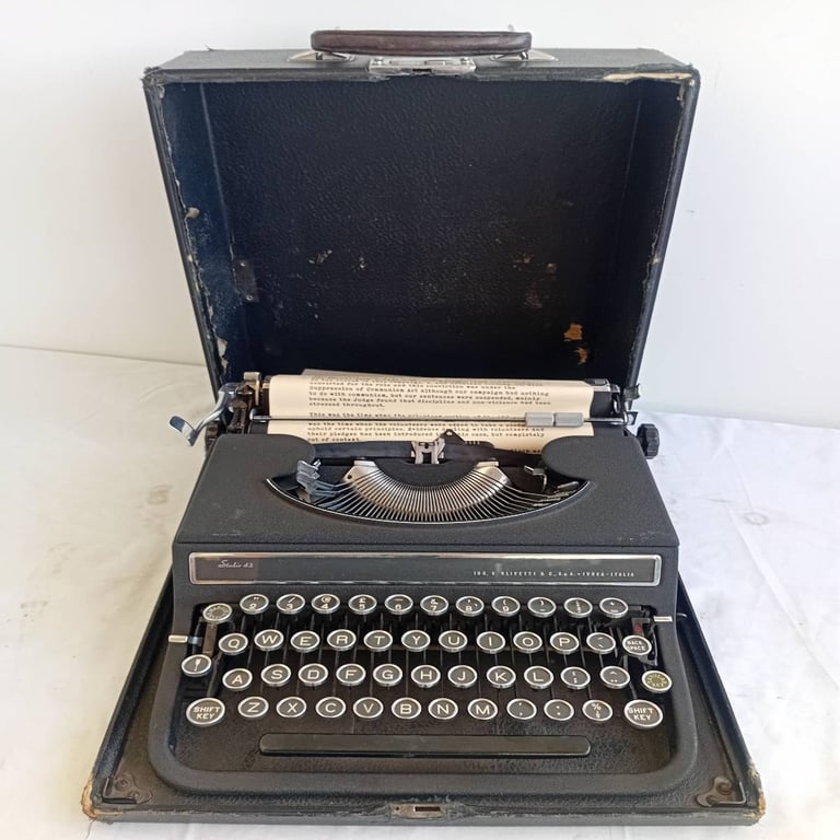 Olivetti Studio S4 Vintage Typewriter