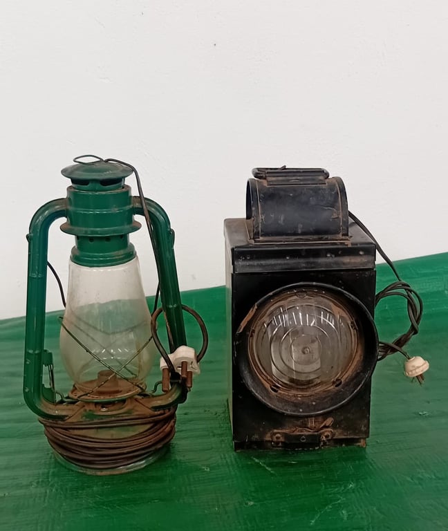 Vintage Railway Signal Lantern & Lamp