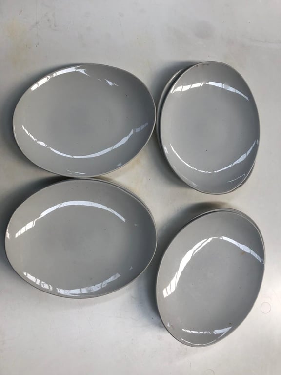 White long plates