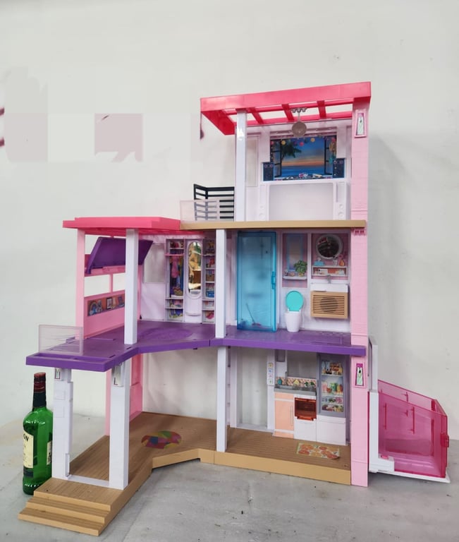 Barbie Dreamhouse dollhouse playset