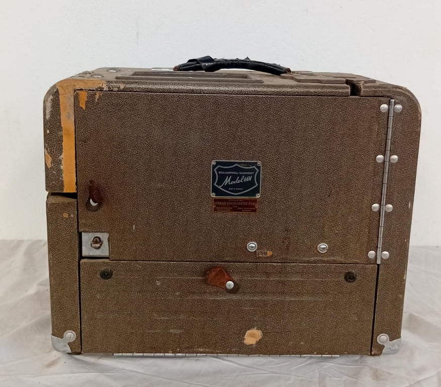 Vintage Bell & Howell Gaumont Model 601