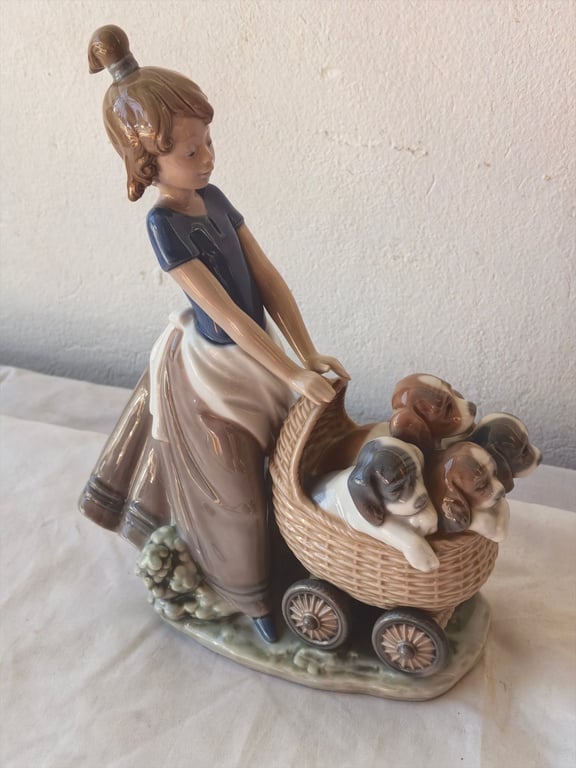 Lladro Figurine 5364 - "Litter of Fun"
