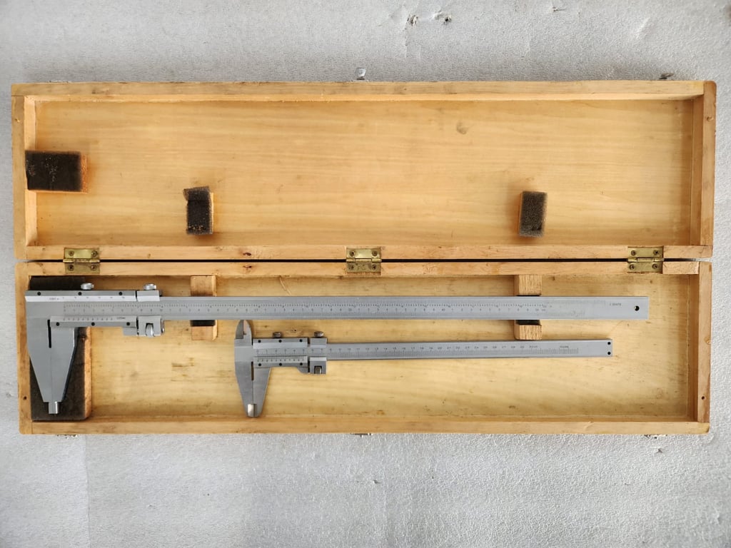 Mechanical Vernier Calipers (Set of 2) – Wooden Case
