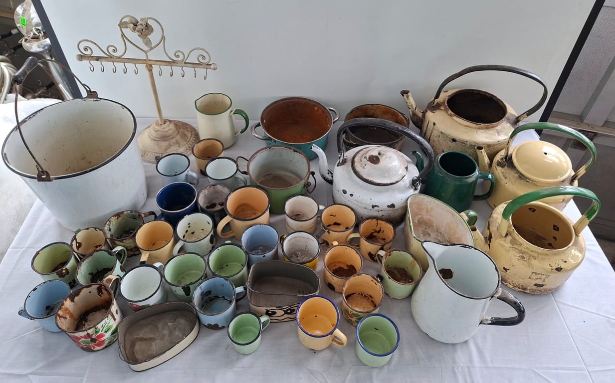 Mixed Lot of Metal Kitchenware and Decorative Items