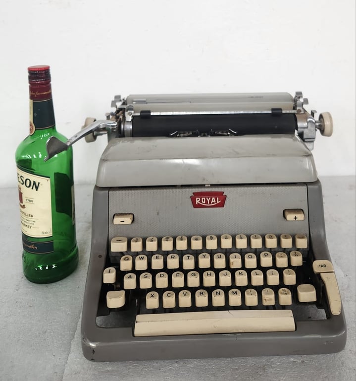 Vintage manual Royal typewriter
