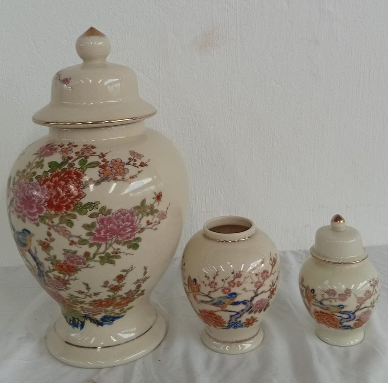A Set Of 3 Toyo Ginger Jars/Vases