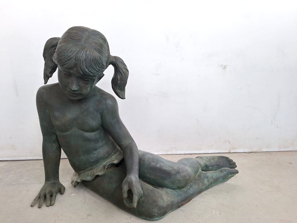 Bronze Sculpture - Leonardo Rossi "Seated Girl" (UAP)