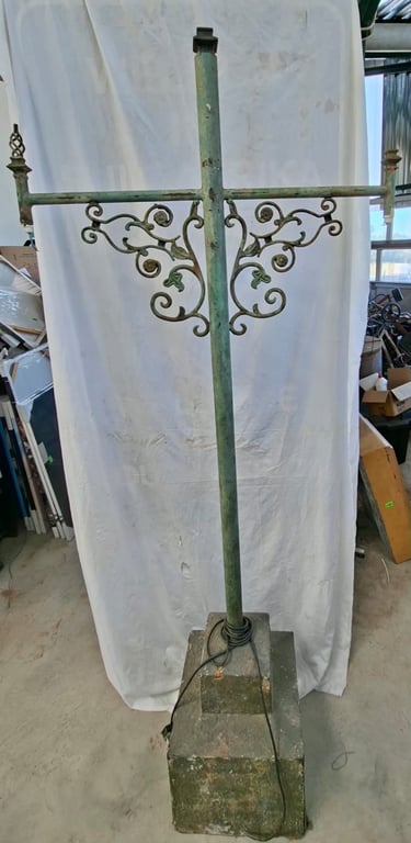 Decorative Cast Iron Garden Lamp Post / Stand