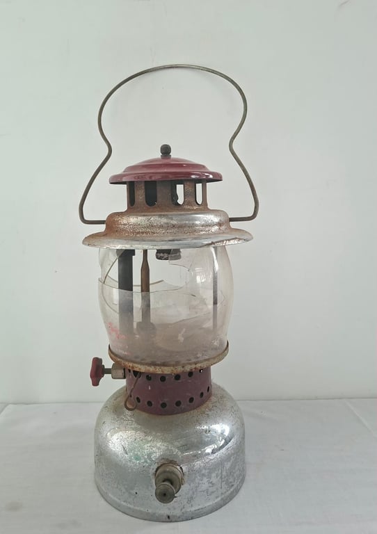 Vintage Lamp (Glass needs replacement(