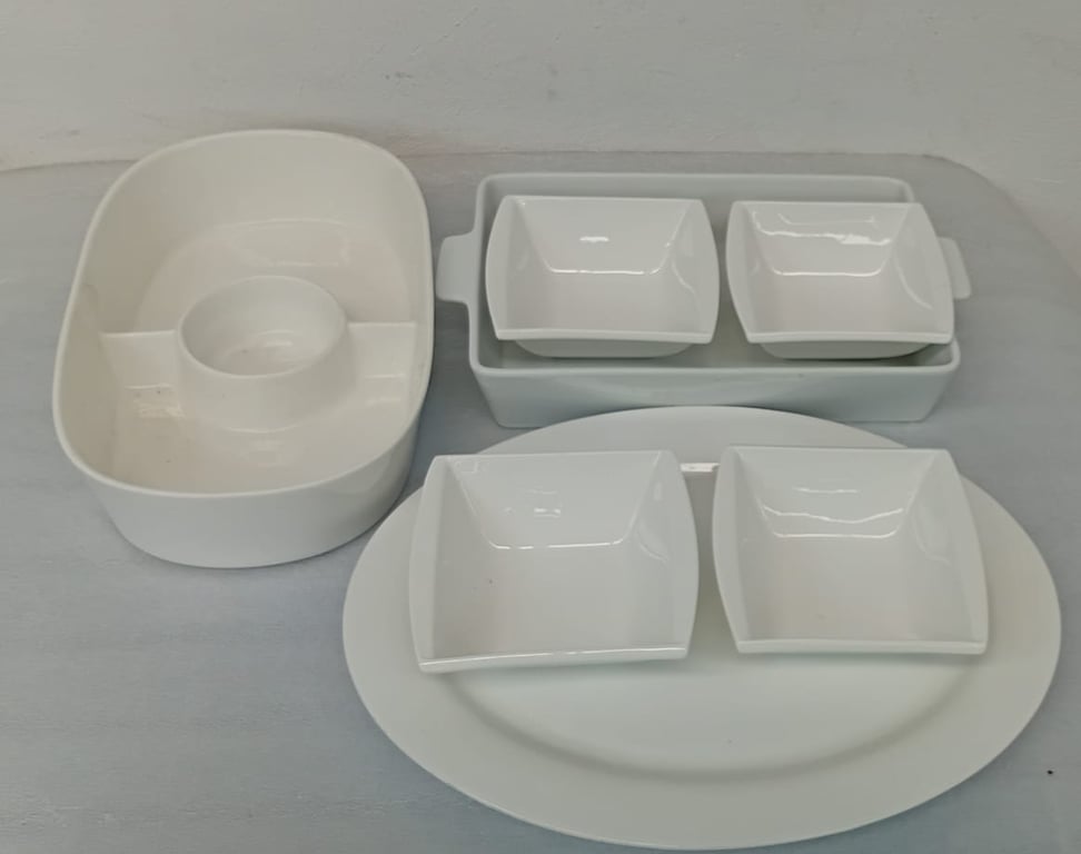 Joblot of white porcelein serving dishes