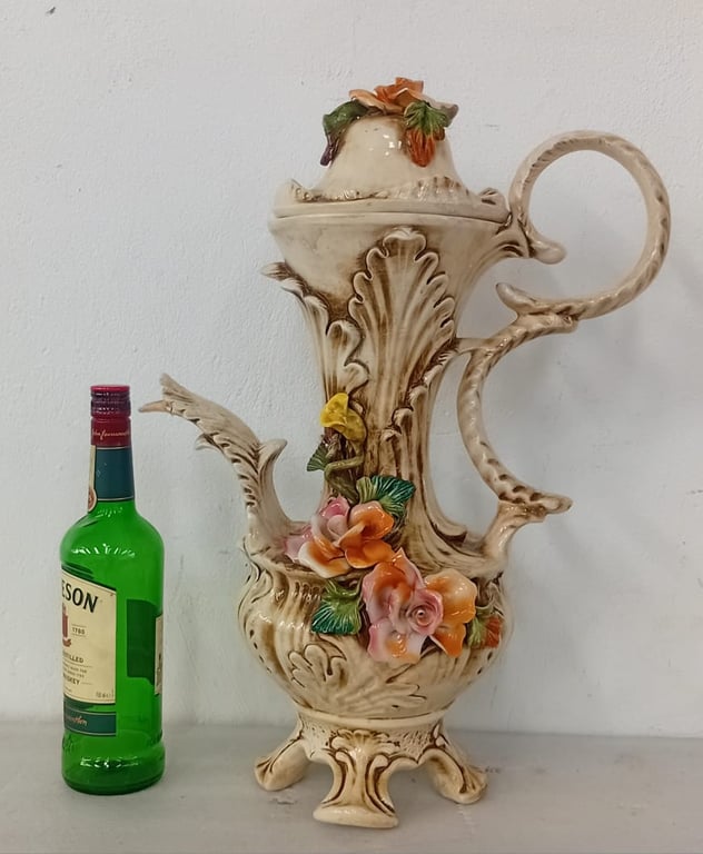Ornate Vintage-Style Porcelain Decorative Vase