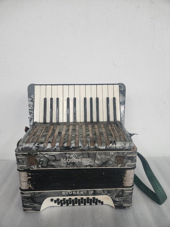 Hohner Student IV Accordion