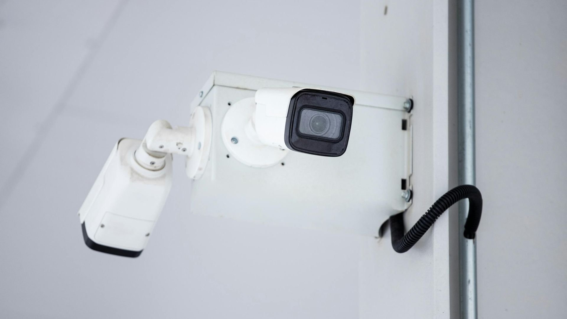 how many security cameras needed in ny