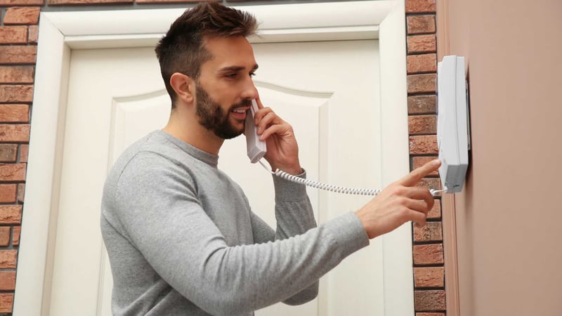 how intercom systems work