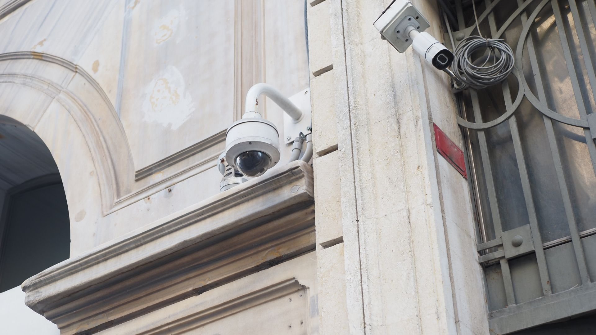 how many security cameras needed new york city