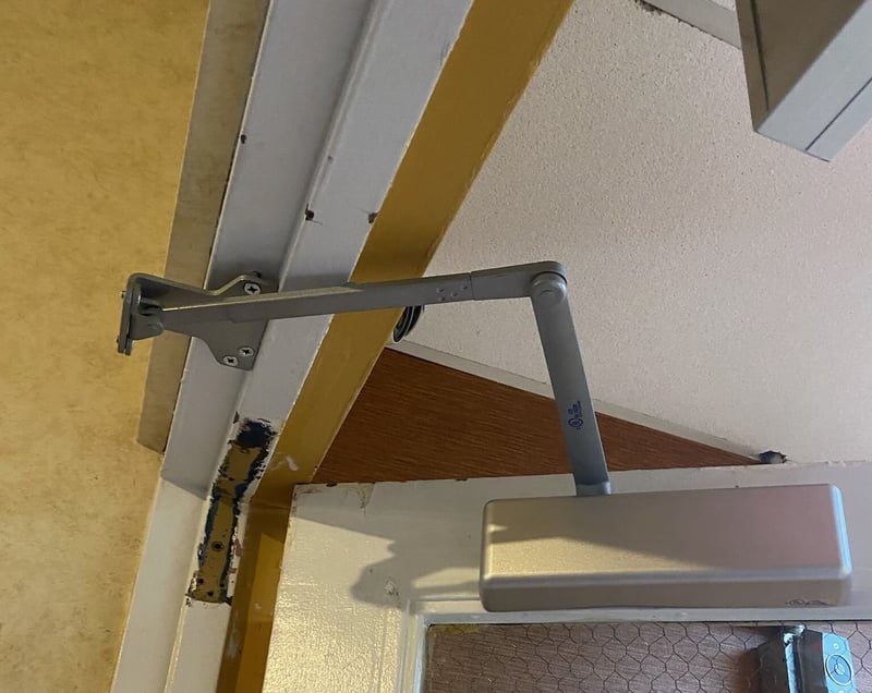 door closer replacement locksmith