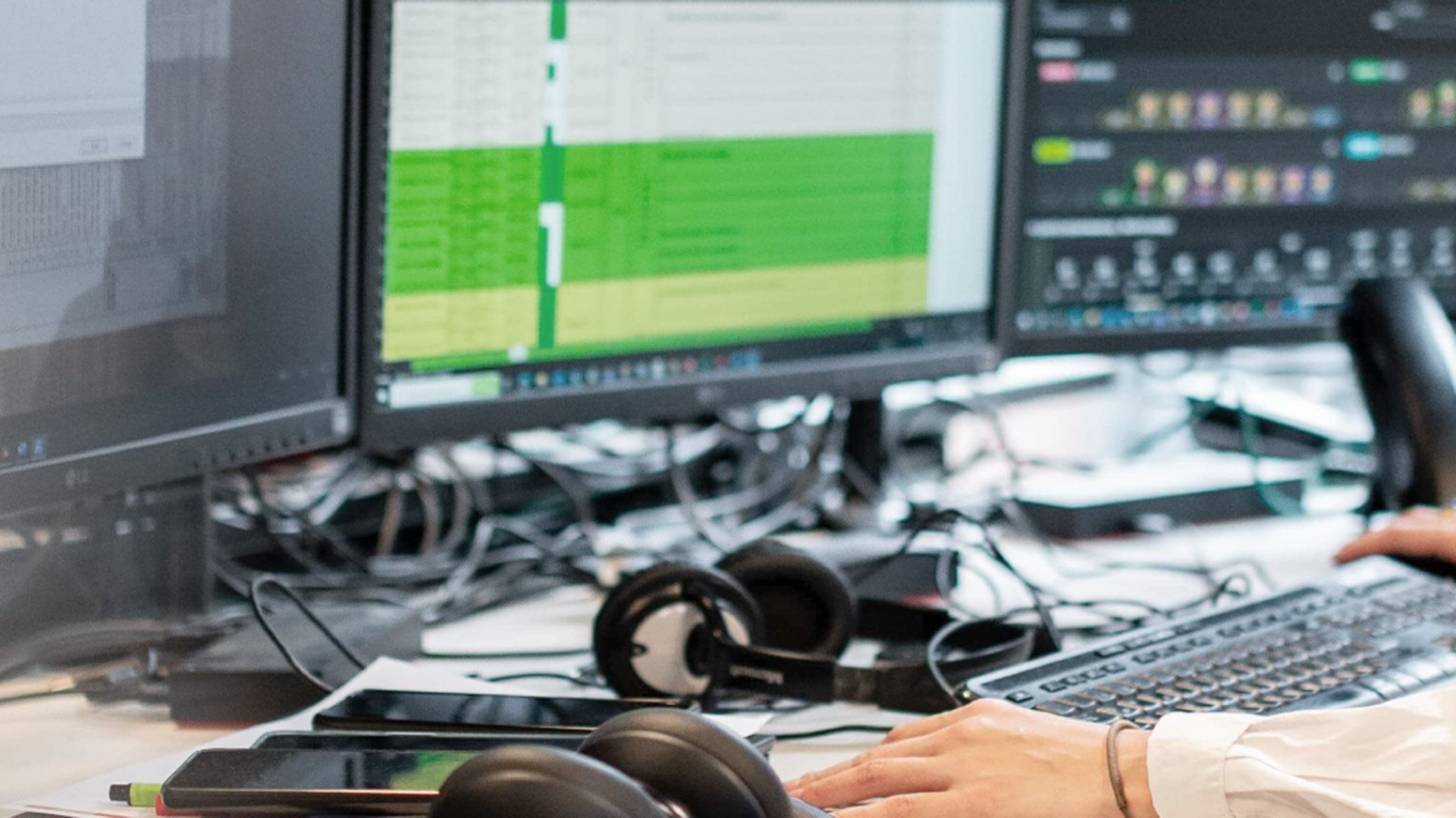 Flix operations staff monitoring fleet systems across multiple screens.