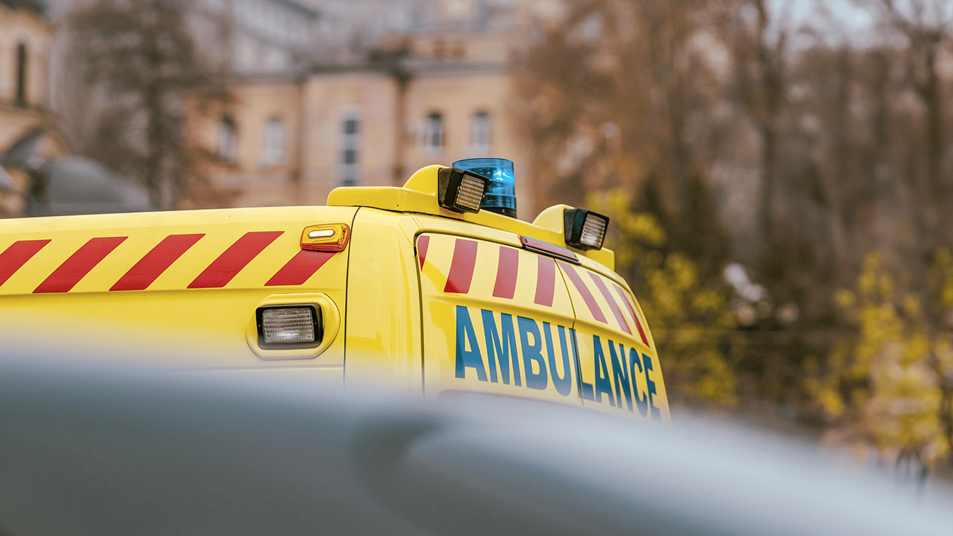 公共安全: 公共安全救急車に配備されたプライベートホスト型ネットワーク